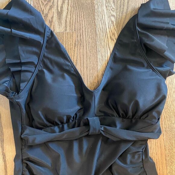 Stunner Black Ruffle Sleeve Swimsuit Size 1XL - Picture 6 of 6